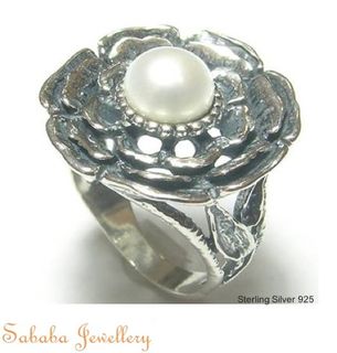 Amazing Designer Ring with Pearl