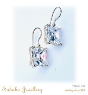 Cubic Zirconia with Class