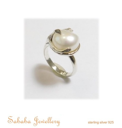 Unique Pearl Ring
